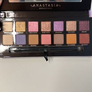 New!! Anastasia NORVINA Palette